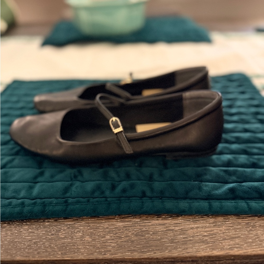 Dolce Vita Black Aileen Leather Flats Size 8